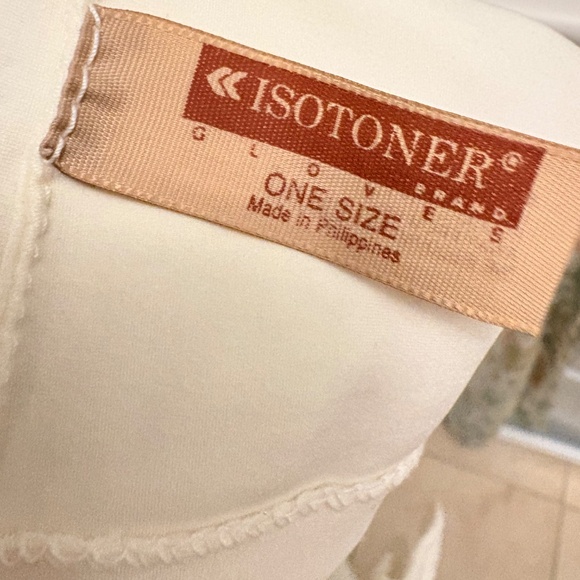 Opera-length White gloves with button Wrist - Picture 2 of 4